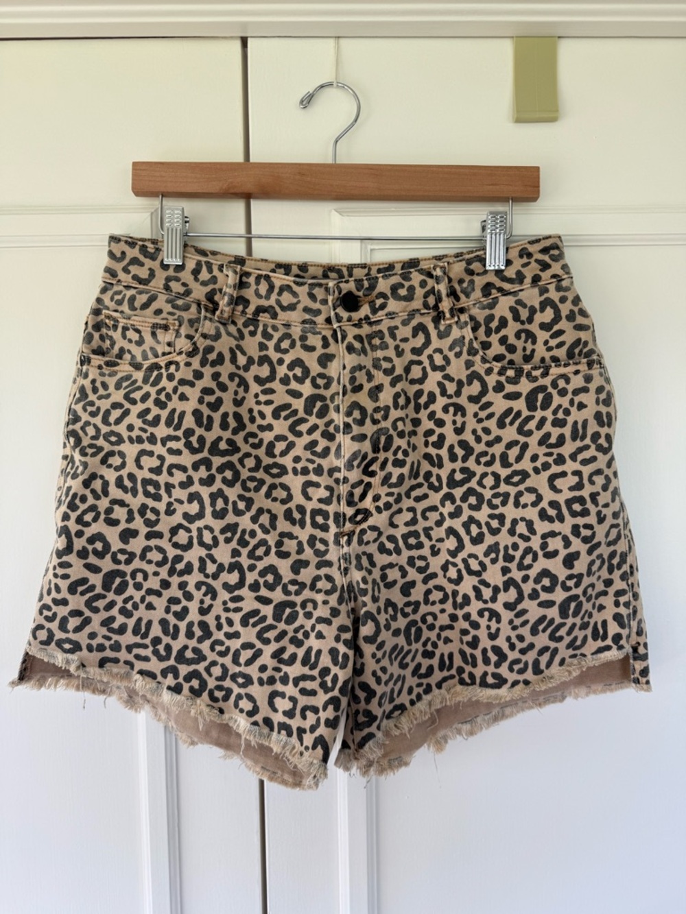 DL1961 Hepburn High Rise Wide Leg short in Catwalk, size 32
